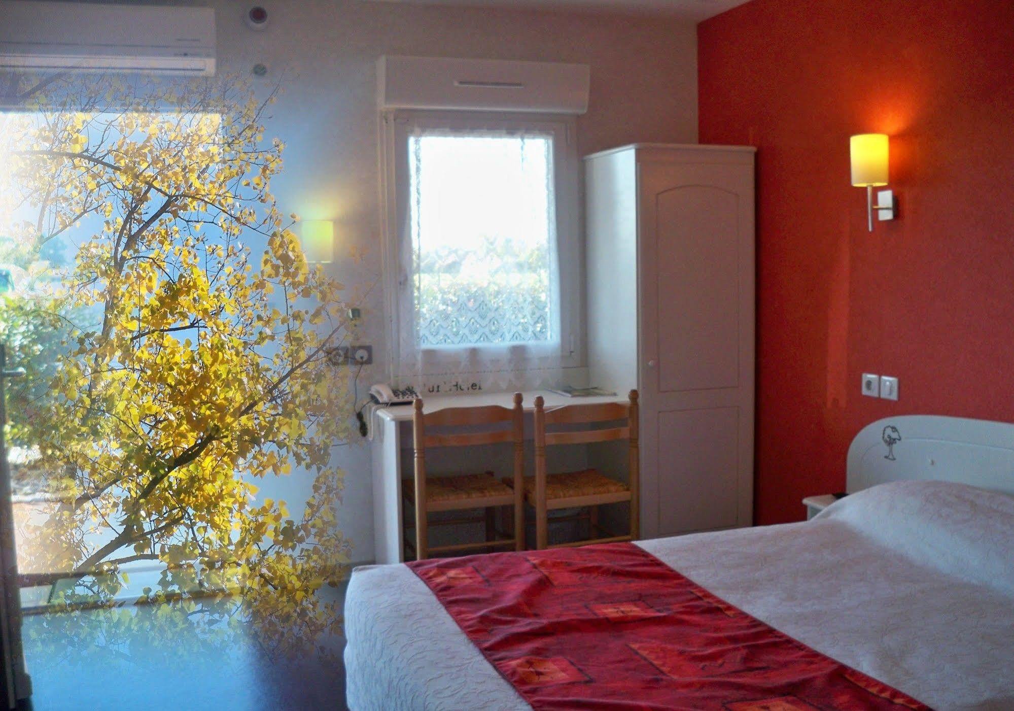 Natur'Hotel Ménesplet Zewnętrze zdjęcie